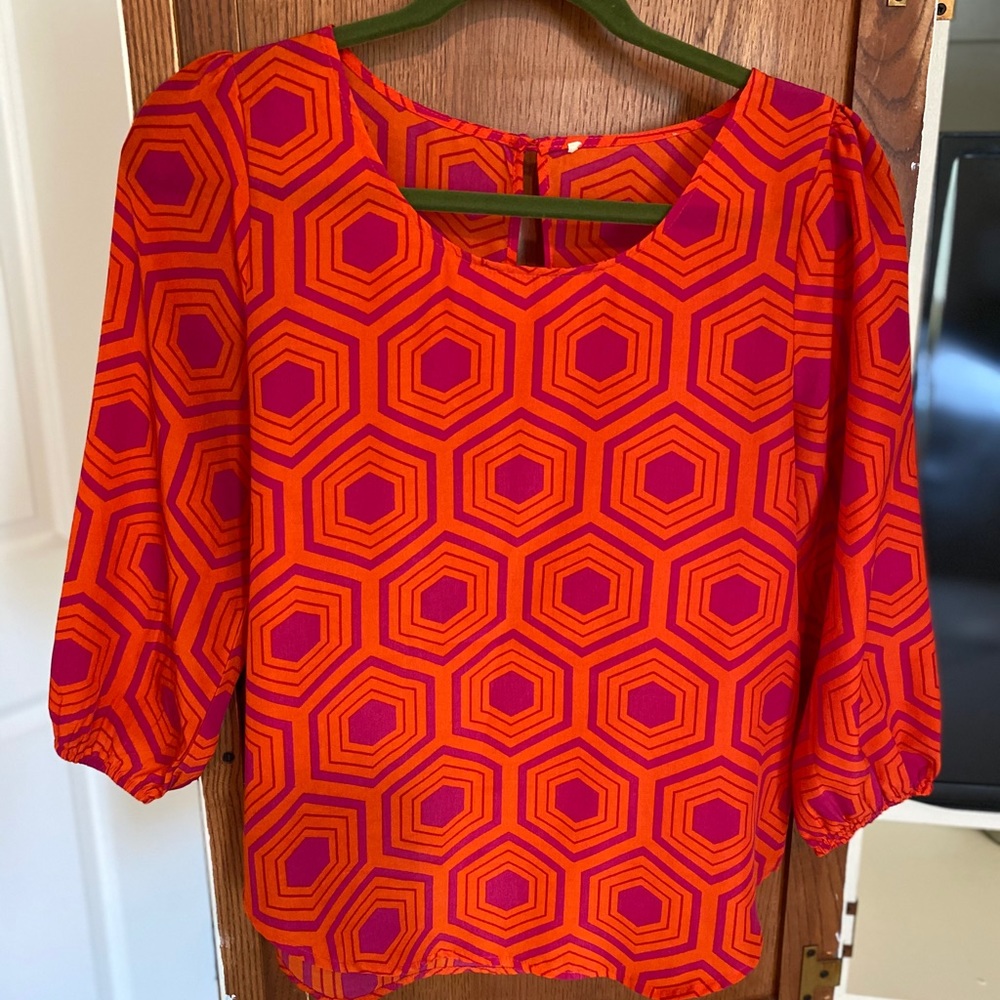 Mainstream boutique top